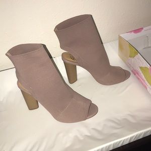 Size 11 women’s shoes